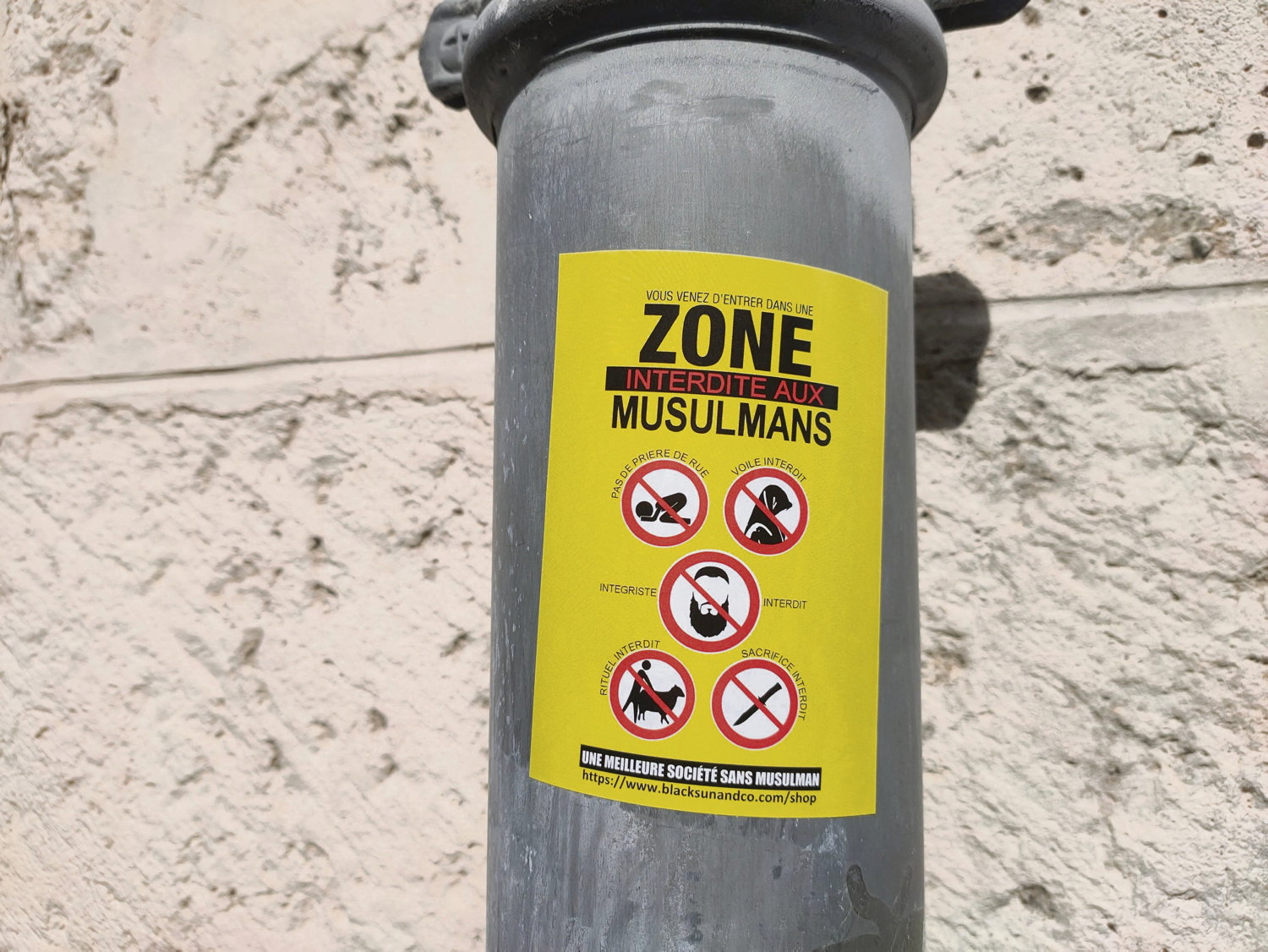 «Zone interdite aux musulmans» : Une condamnation létale pour des provocations néonazies à Orléans