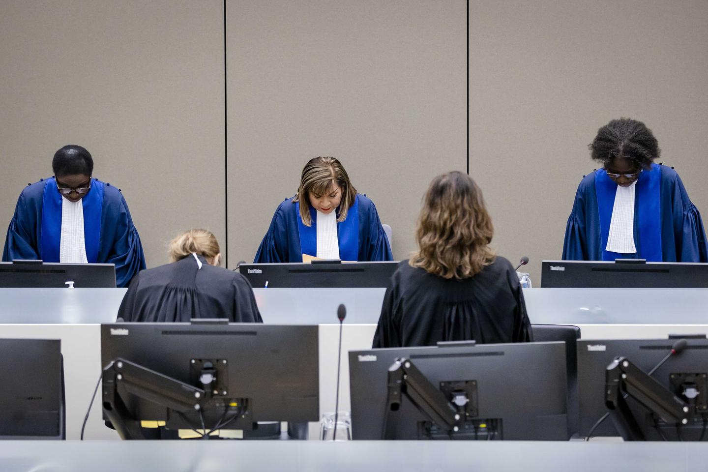 Les États-Unis frappent les juges de la CPI : une défaite pour le droit international