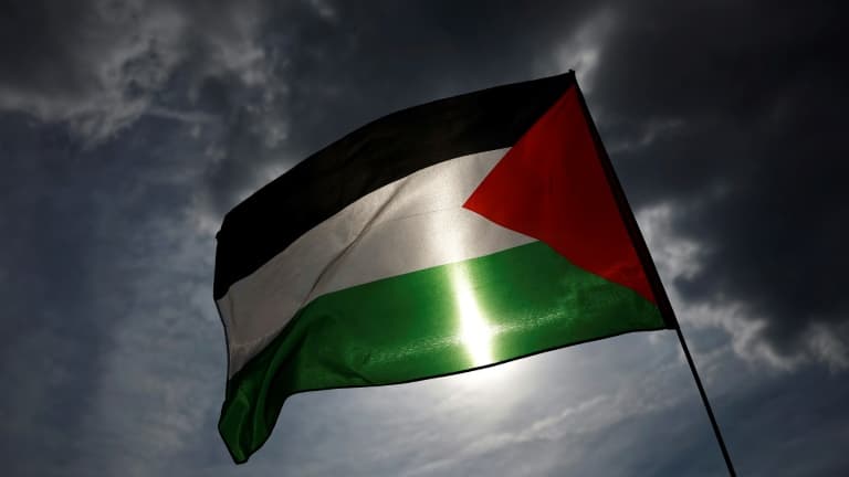 Faut-il hisser le drapeau palestinien au fronton des mairies ?